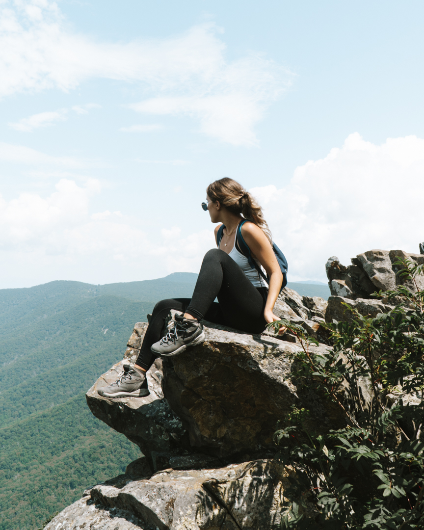 Hiking to the most epic view in Virginia : Hawksbill Summit Trail in Shenandoah National Park
